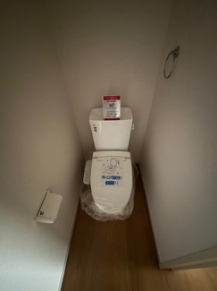 【トイレ】 | 廿日市市前空3（前空駅）全2区画　NO2 | シンプルなデザインはお掃除やしやすく衛生的。温水洗浄便座付き　トイレ×２