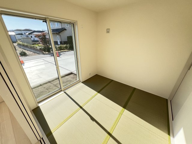 新築　藤岡市藤岡第34　Livele Garden.S　4号棟の和室|　リビング隣の和室はお子様の遊び部屋としてもちょうどいいですね♪							
