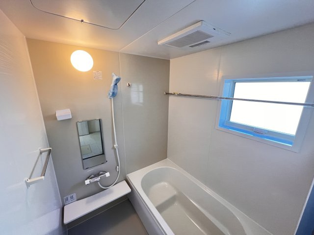 新築　藤岡市藤岡第34　Livele Garden.S　4号棟の浴室|　乾燥・暖房・涼風と充実の内容！お風呂に入る前に暖房をつけておけば、寒い嫌な思いはしません。									

