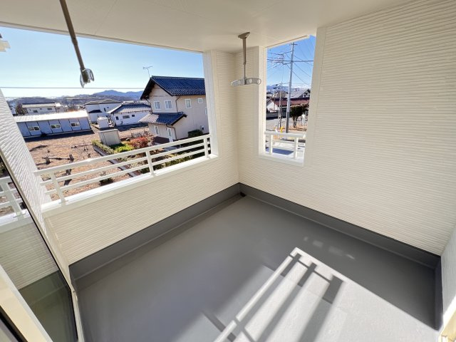 新築　藤岡市藤岡第34　Livele Garden.S　4号棟のバルコニー|　インナーバルコニーで少しの雨なら濡れずにすみます。天気が怪しいけど…という悩みも解消ですね!									

