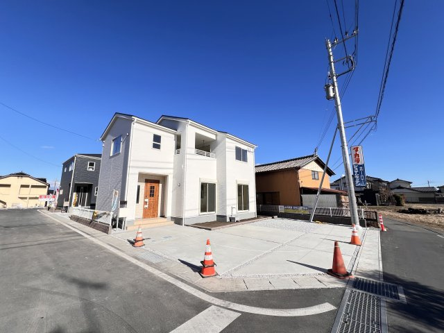 新築　藤岡市藤岡第34　Livele Garden.S　4号棟の前面道路含む現地写真|現地写真　南側接道幅員約3.2ｍ　中央側5ｍ