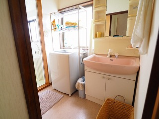 浜尻町　中古住宅の独立洗面台