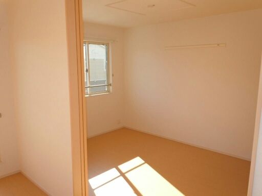 サンリットガーデンKの洋室