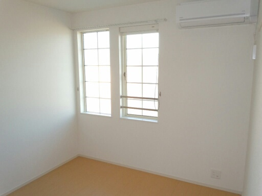 サンリットガーデンKの洋室