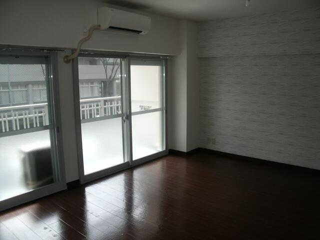 キャストル市ヶ尾の居間・リビング