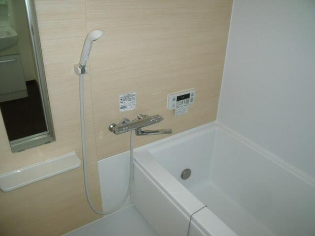 キャストル市ヶ尾の浴室