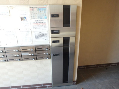 【その他共用部分】 | ラビットビル | 集合ポストと宅配ボックスです