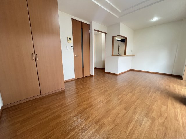 ロイヤルハイツの居間・リビング