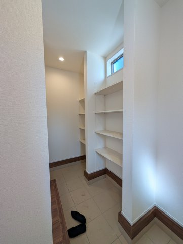 【収納】 | フォーセール前橋市富士見町第3時沢ー⑩ | ウオークスルータイプのシューズインクローク♪