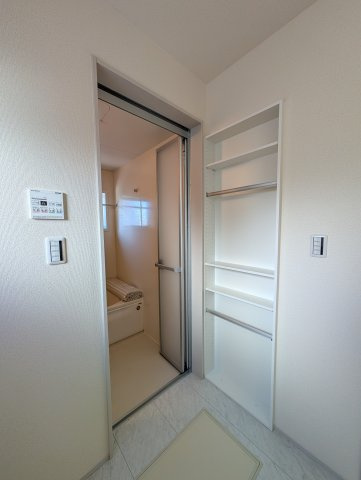 【収納】 | フォーセール前橋市富士見町第3時沢ー⑦ | タオル掛けにもなる脱衣室のニッチ♪