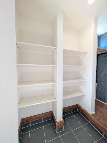 【収納】 | フォーセール前橋市富士見町第3時沢ー⑥ | ウオークスルータイプのシューズインクローク♪