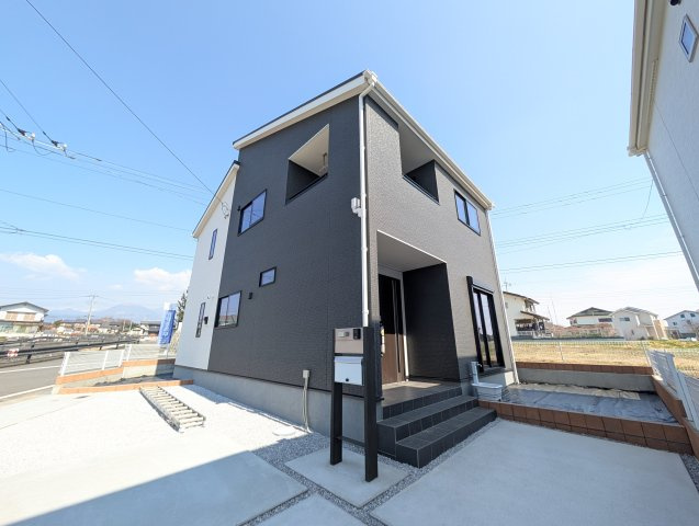 【外観】 | フォーセール前橋市富士見町第3時沢ー① | 全棟IOT住宅仕様です！全棟防犯カメラ2ヵ所設置！
時沢小学校まで徒歩5分！