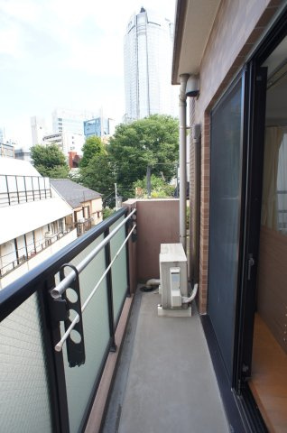 Wisteria六本木のバルコニー