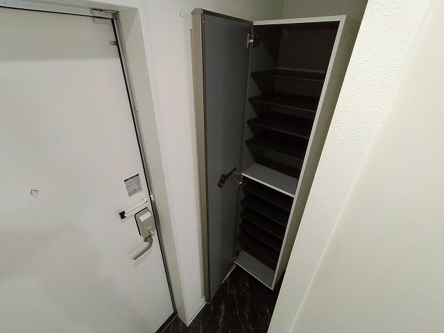 神戸市須磨区妙法寺字道正川のアパートの玄関|シューズボックス付き玄関