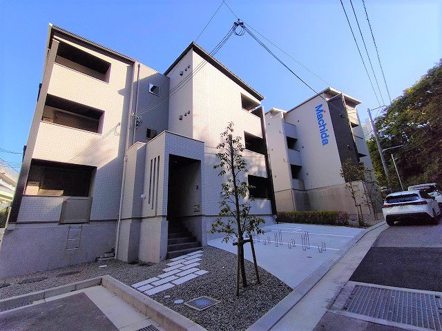 神戸市須磨区妙法寺字道正川のアパートの外観