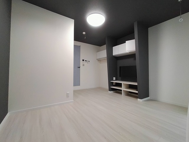 神戸市須磨区妙法寺字道正川のアパートの居間・リビング|室内