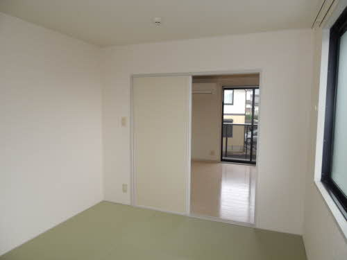 カーサ焼山中央B棟の居間・リビング