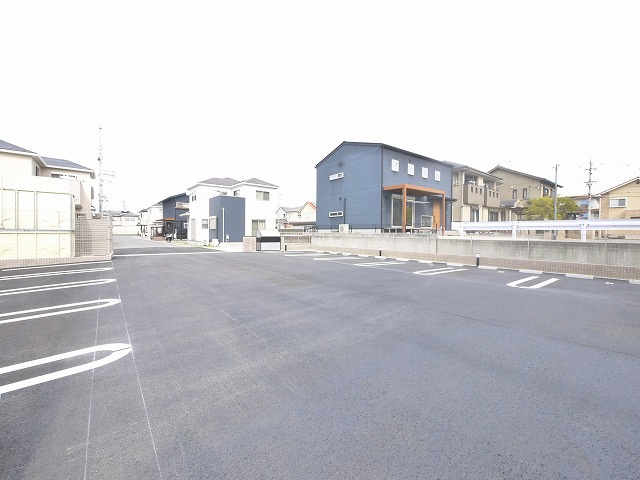 クラッシー　ハウスの駐車場|駐車場完備です