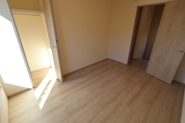 《仲介手数料無料》岩槻区大字平林寺1524新築一戸建てハートフルタウンの洋室