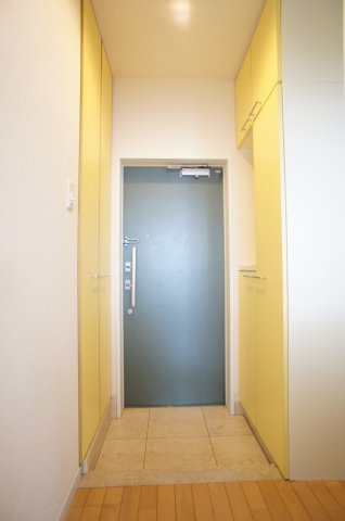 スカイコート浜松町壱番館の玄関