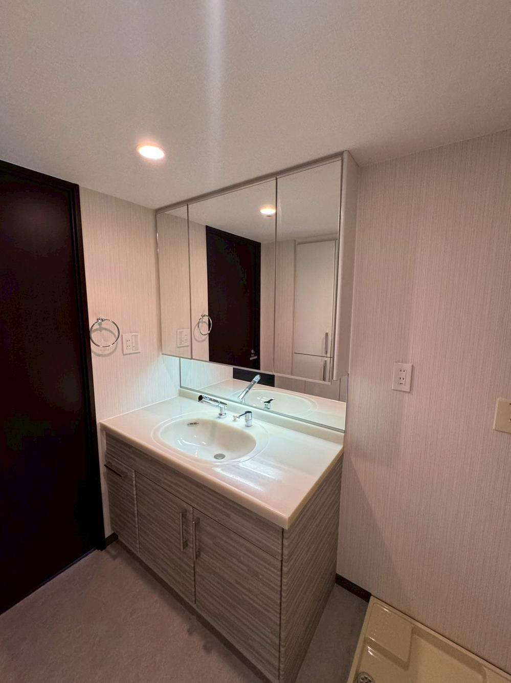 エステムコート御殿山シティライフの独立洗面台|シャワー付き洗面化粧台
■物件内覧・資金計画相談・住宅ローン相談、リフォーム相談、お問合せ受付中■
※当日・翌日のご内覧、ご相談はお電話でのお問合せがスムーズです！