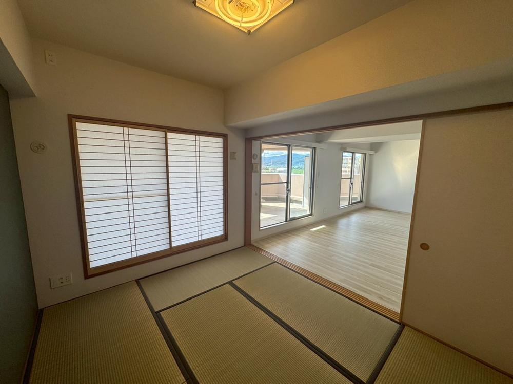 エステムコート御殿山シティライフの和室|和室6.1帖　リビング横のお部屋
■物件内覧・資金計画相談・住宅ローン相談、リフォーム相談、お問合せ受付中■
※当日・翌日のご内覧、ご相談はお電話でのお問合せがスムーズです！