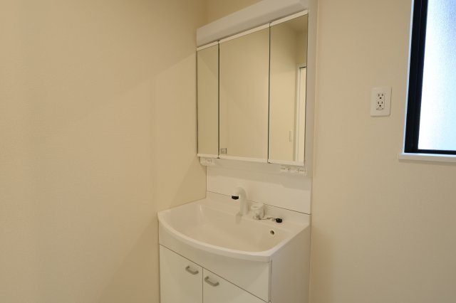 《仲介手数料無料》岩槻区大字平林寺1524新築一戸建てハートフルタウンの独立洗面台