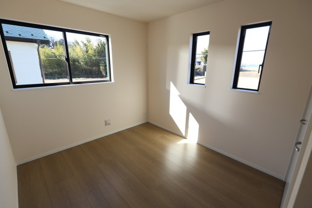 《仲介手数料無料》岩槻区大字平林寺1524新築一戸建てハートフルタウンの洋室