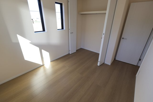 《仲介手数料無料》岩槻区大字平林寺1524新築一戸建てハートフルタウンの洋室