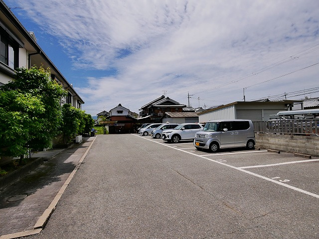 サニーコートＡ・Ｂ（四条大路）の駐車場