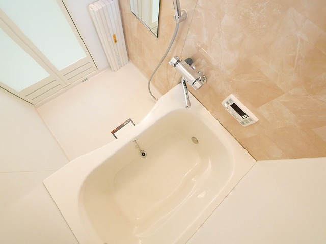 サニーコートＡ・Ｂ（四条大路）の浴室