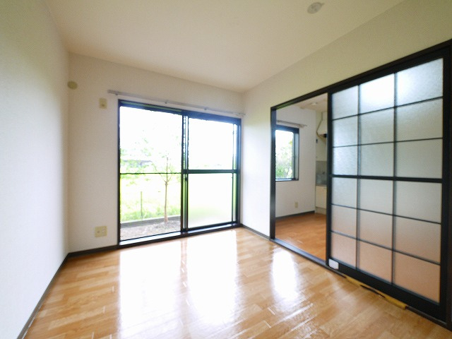 サニーコートＡ・Ｂ（四条大路）の洋室