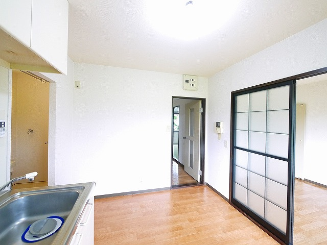 サニーコートＡ・Ｂ（四条大路）の居間・リビング