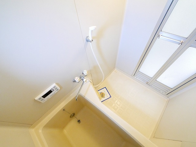 サニーコートＡ・Ｂ（四条大路）の浴室