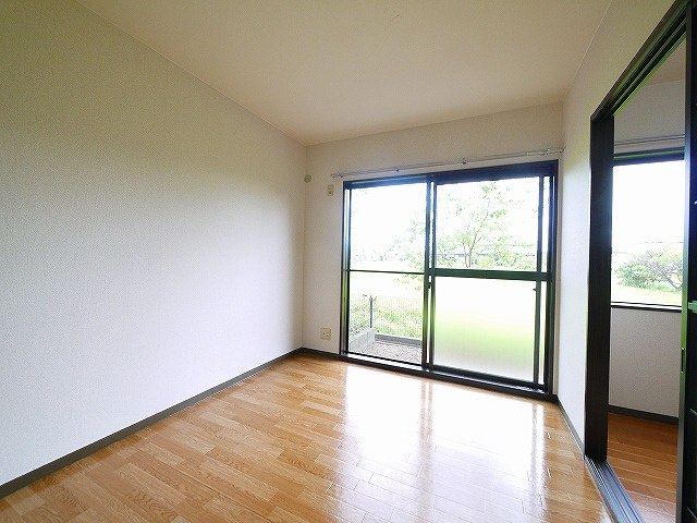 サニーコートＡ・Ｂ（四条大路）の洋室