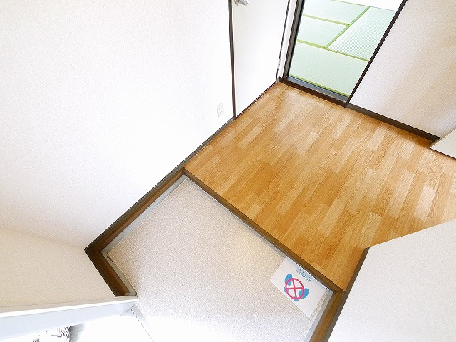 サニーコートＡ・Ｂ（四条大路）の玄関