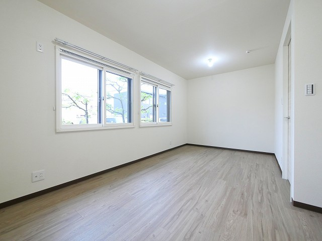 サニーコートＡ・Ｂ（四条大路）の居間・リビング