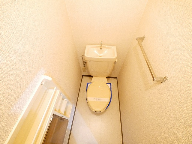 サニーコートＡ・Ｂ（四条大路）のトイレ