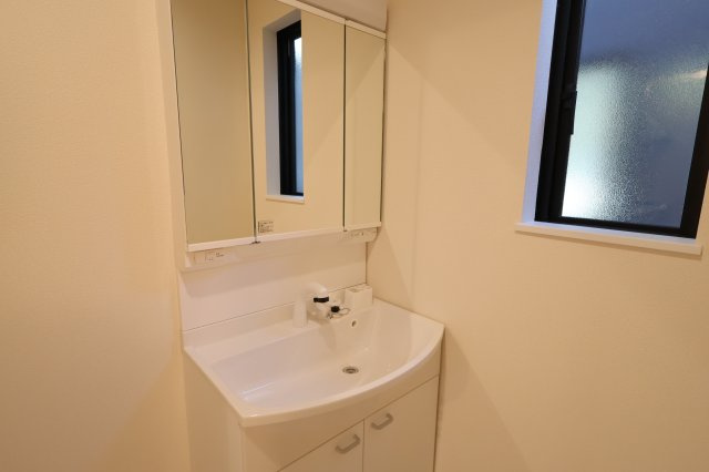 《仲介手数料無料》岩槻区大字平林寺1524新築一戸建てハートフルタウンの独立洗面台