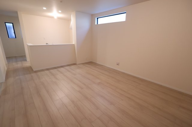 《仲介手数料無料》岩槻区大字平林寺1524新築一戸建てハートフルタウンの居間・リビング