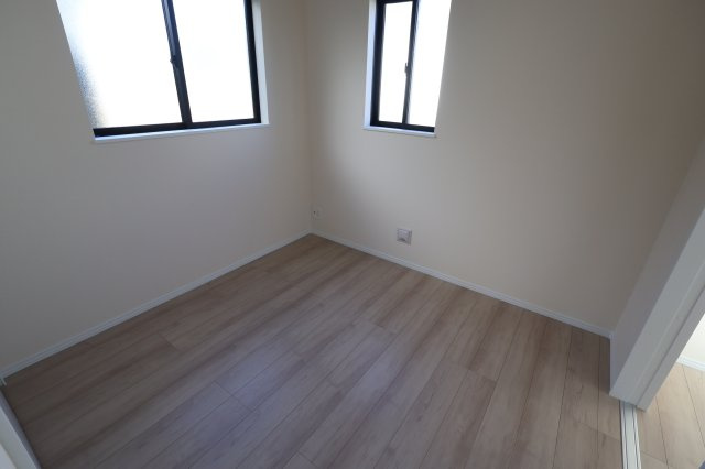 《仲介手数料無料》岩槻区大字平林寺1524新築一戸建てハートフルタウンの洋室