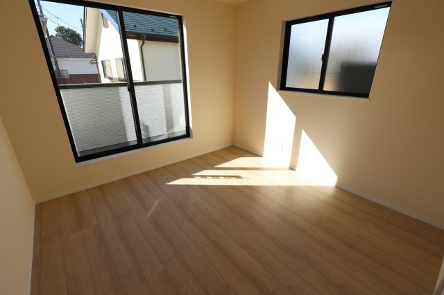 《仲介手数料無料》岩槻区大字平林寺1524新築一戸建てハートフルタウンの洋室