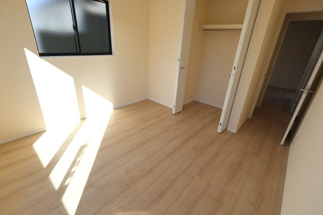 《仲介手数料無料》岩槻区大字平林寺1524新築一戸建てハートフルタウンの洋室