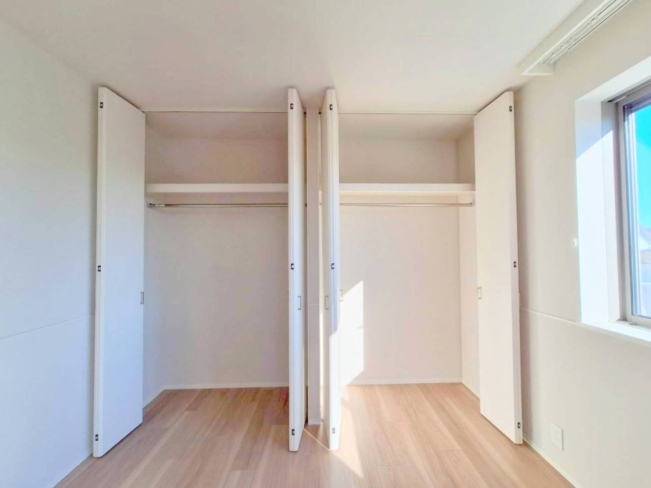 仮　南小岩５丁目メゾンの寝室|フローリングの色です。