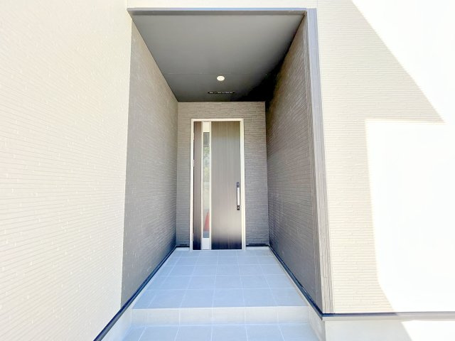 生駒市仲之町　第1期　1号棟の玄関