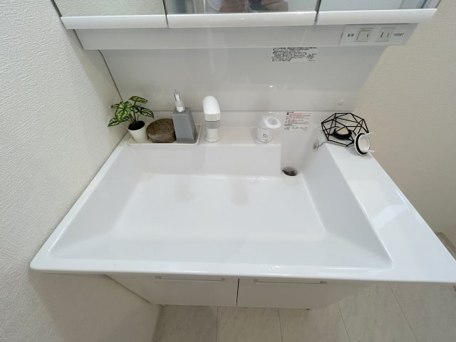 生駒市仲之町　第1期　1号棟の独立洗面台