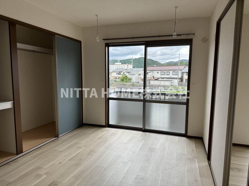 スュッドコリーヌＡ・Ｂの洋室|洋室は６帖と５．４帖の２部屋ついています☆彡