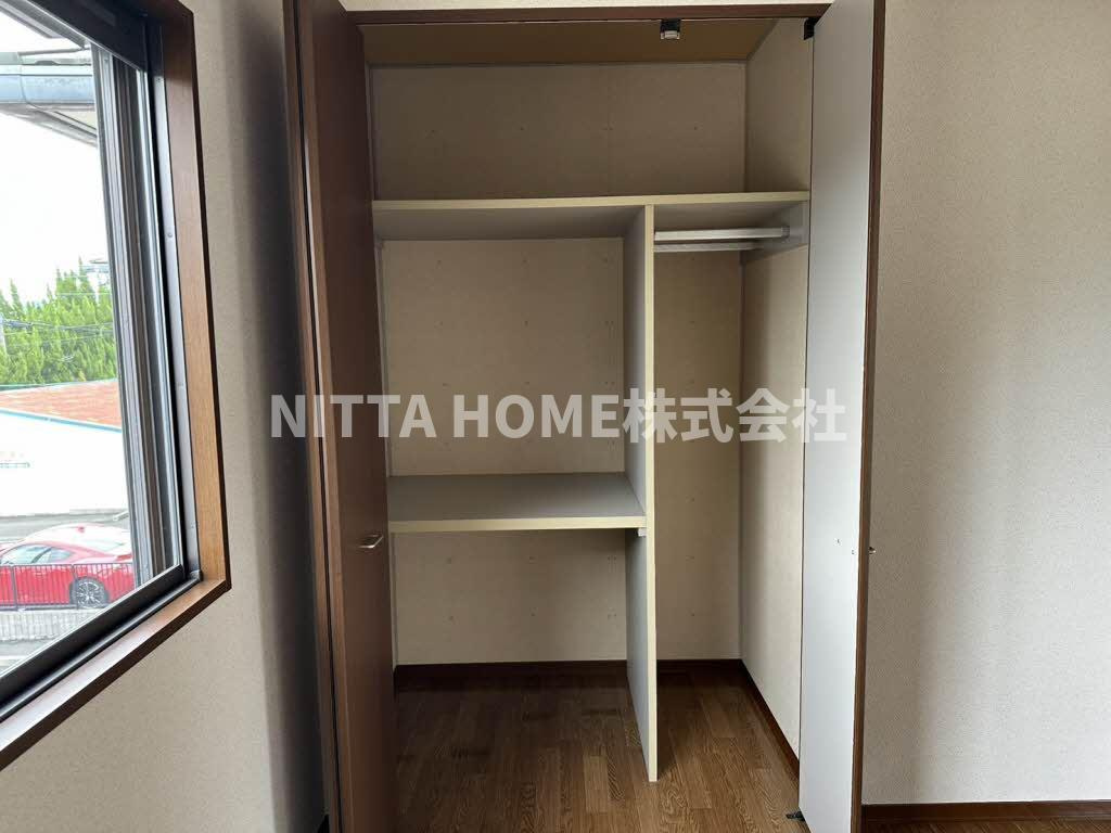 スュッドコリーヌＡ・Ｂの収納|棚付きの収納スペース◎