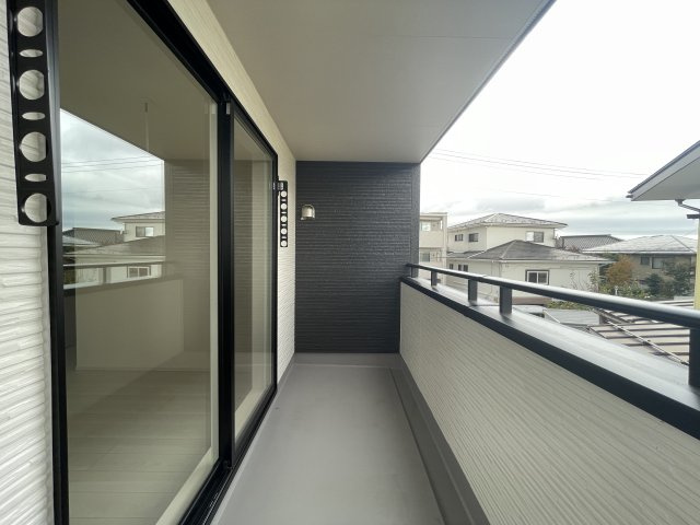新築戸建・建売　郡山市台新二丁目　耐震＋制震　大成小・郡山一中のバルコニー|インナーバルコニーで急な雨も安心！（物干金物壁付）