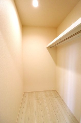 新築戸建・建売　郡山市台新二丁目　耐震＋制震　大成小・郡山一中の収納|【ウォークインクローゼット】季節物やキャリーケースなど大きめの荷物の収納も安心。